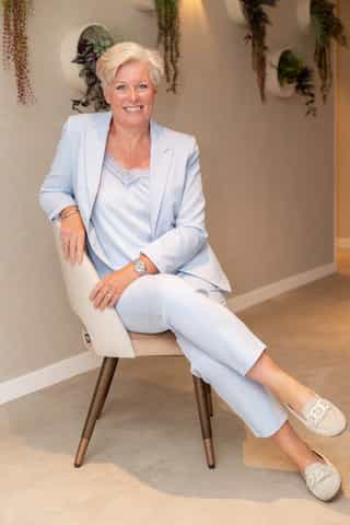 Meraud - Uitvaartbegeleidster